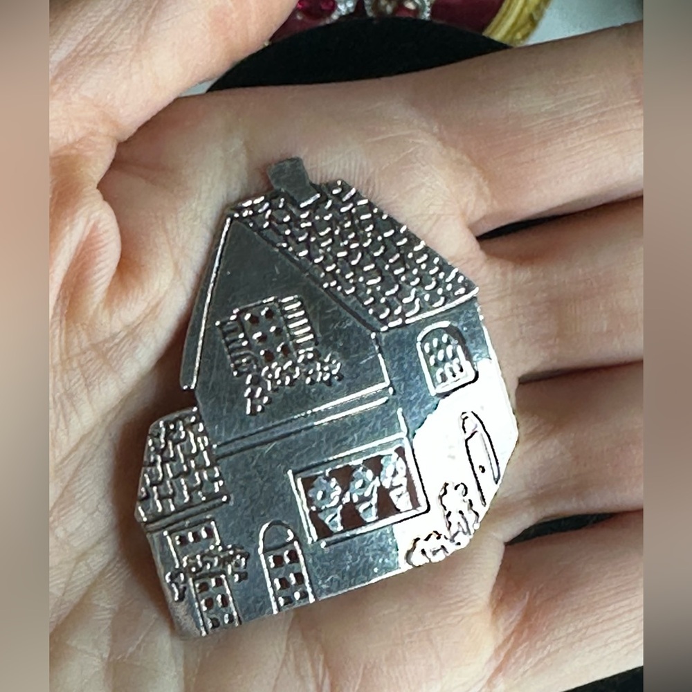 .925 Sterling Silver Vintage Etched Details House Brooch Pin Stamped - Picture 6 of 7